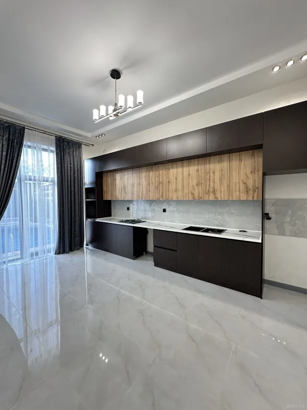 Satılır 5 otaqlı həyət evi 200 m²