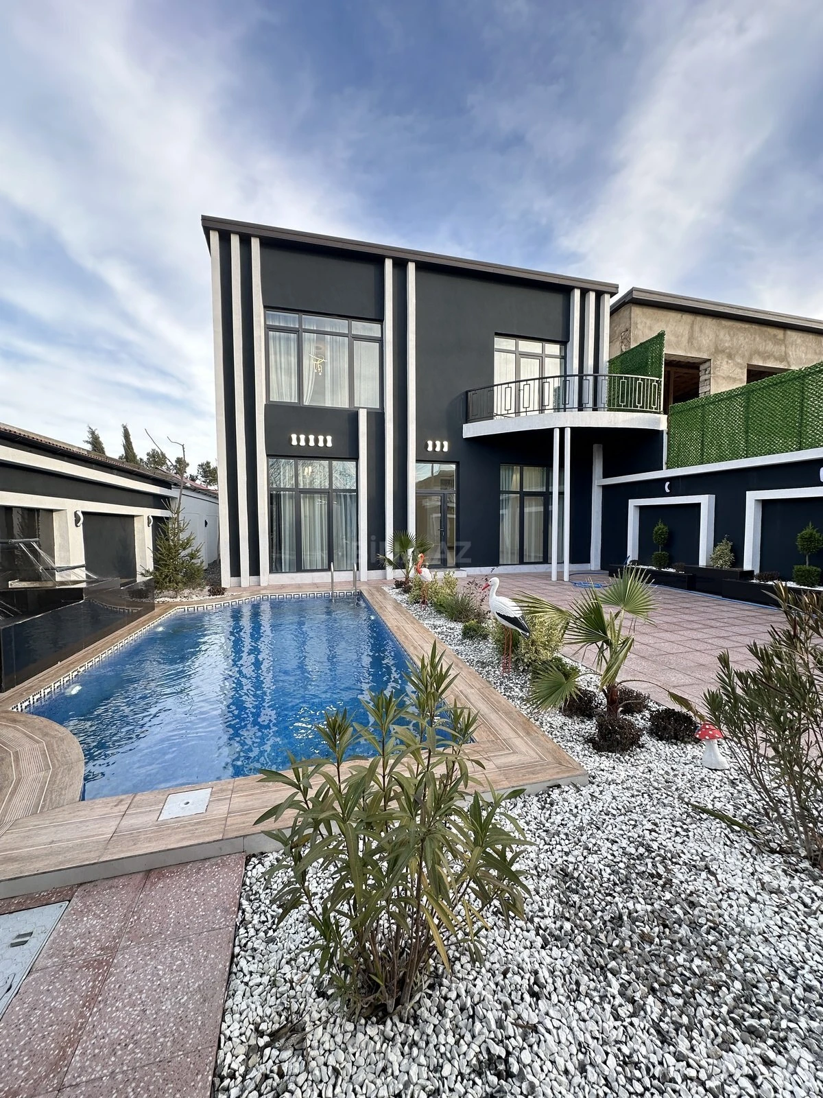 Satılır 5 otaqlı həyət evi 200 m²