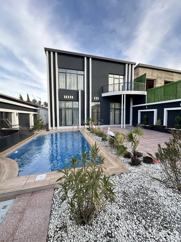 Satılır 5 otaqlı həyət evi 200 m²