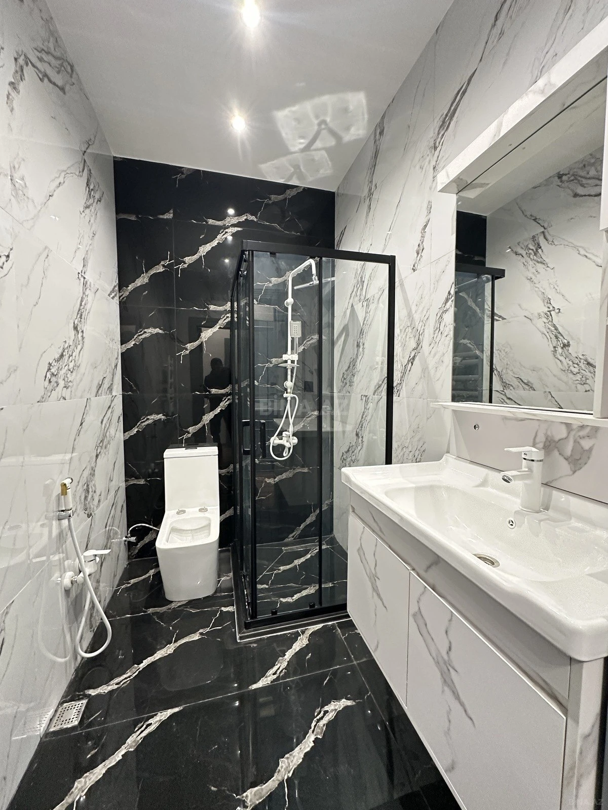 Satılır 5 otaqlı həyət evi 200 m²