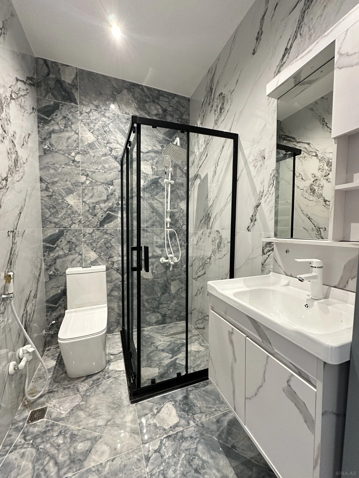 Satılır 5 otaqlı həyət evi 200 m²