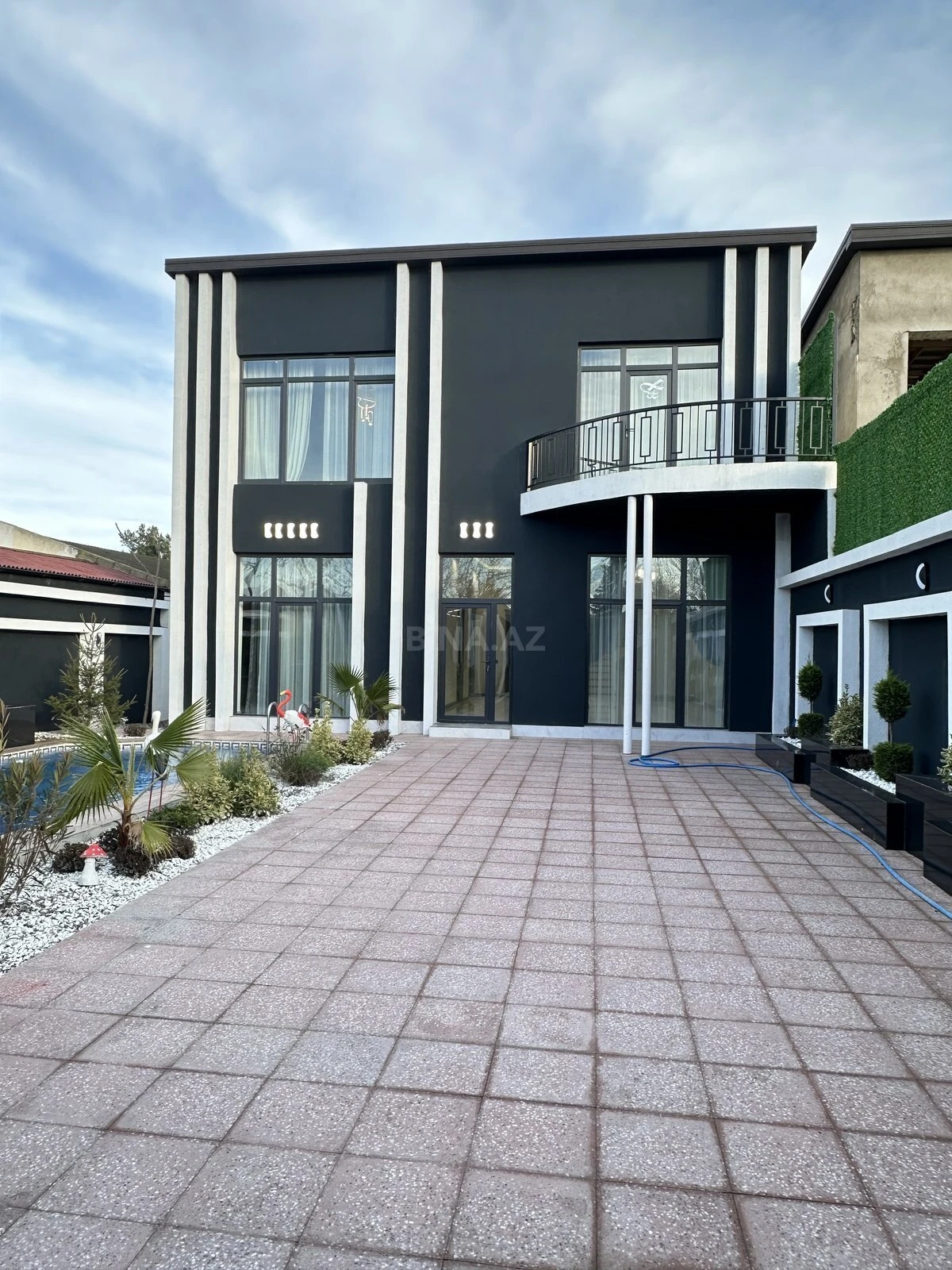 Satılır 5 otaqlı həyət evi 200 m²