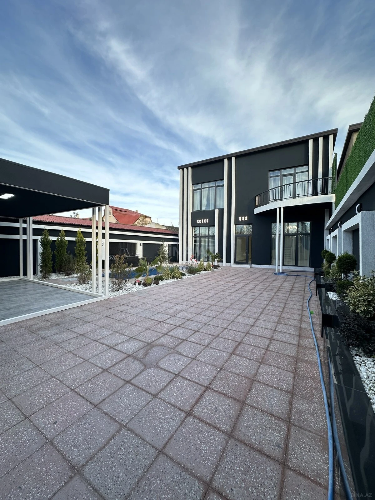 Satılır 5 otaqlı həyət evi 200 m²