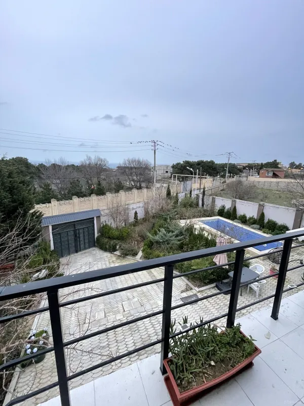 Kirayə verilir 4 otaqlı həyət evi 250 m²