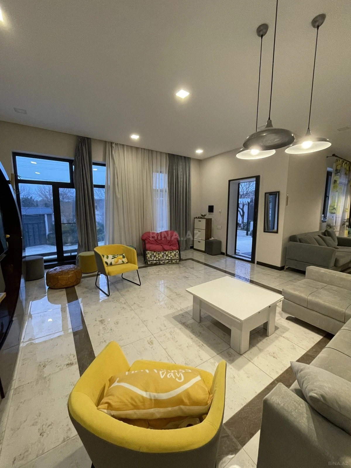 Kirayə verilir 4 otaqlı həyət evi 250 m²