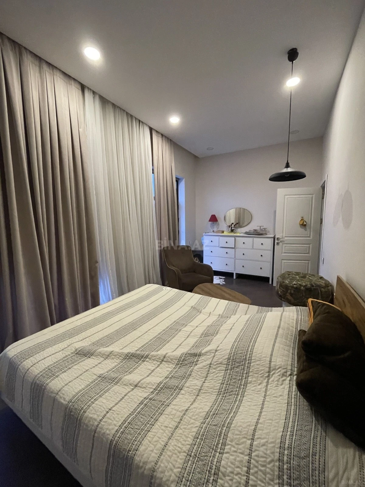 Kirayə verilir 4 otaqlı həyət evi 250 m²