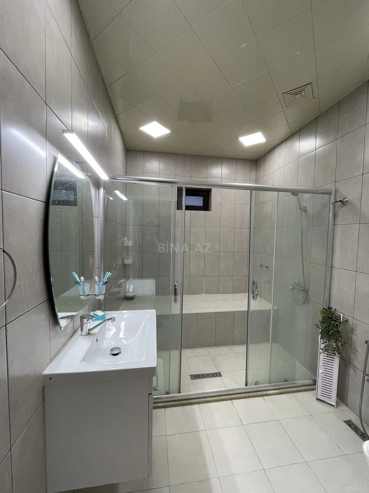 Kirayə verilir 4 otaqlı həyət evi 250 m²