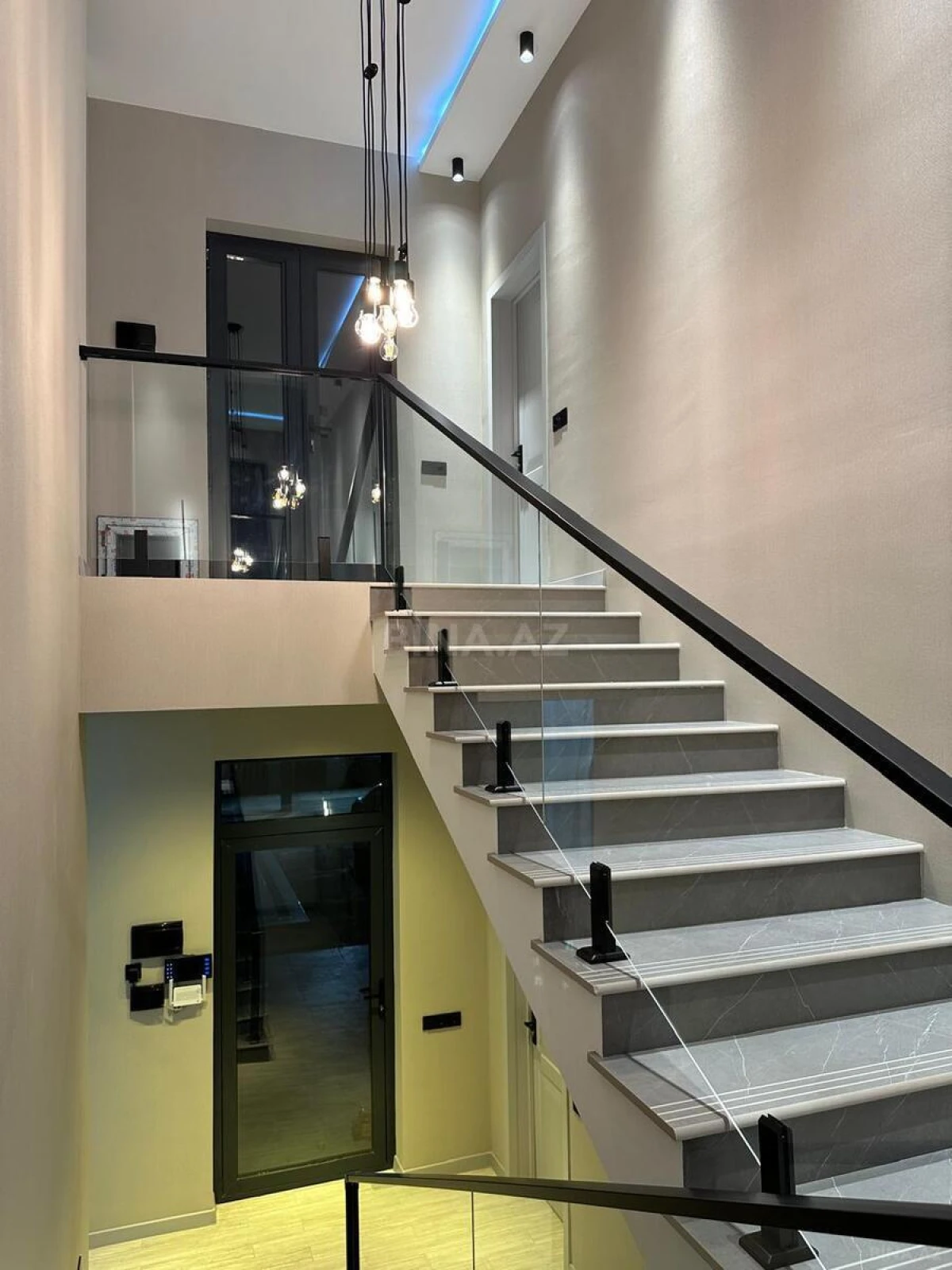 Kirayə verilir 4 otaqlı həyət evi 250 m²