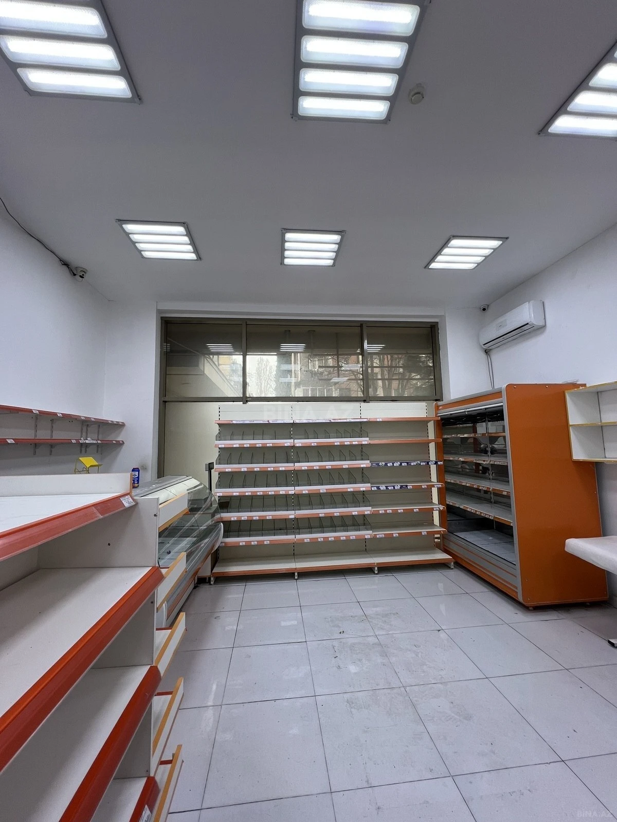 Satılır obyekt 105 m²