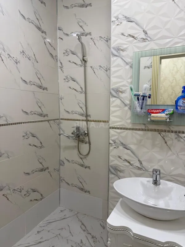 Kirayə verilir 2 otaqlı mənzil 70 m²