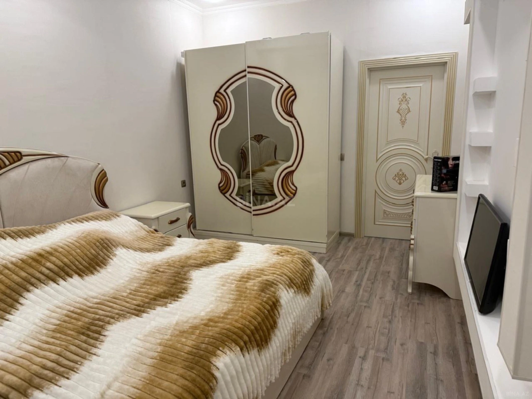 Kirayə verilir 2 otaqlı mənzil 70 m²