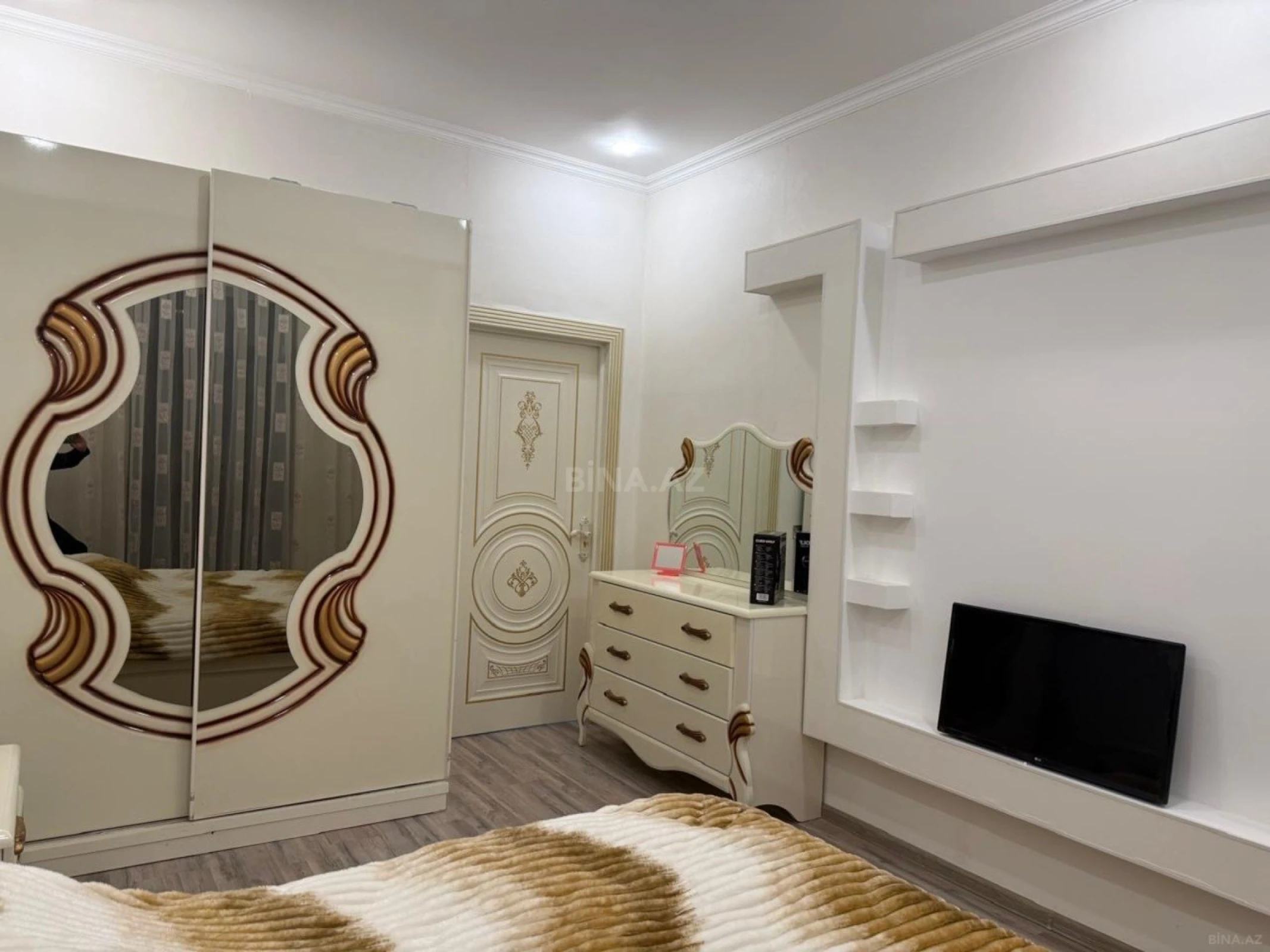 Kirayə verilir 2 otaqlı mənzil 70 m²