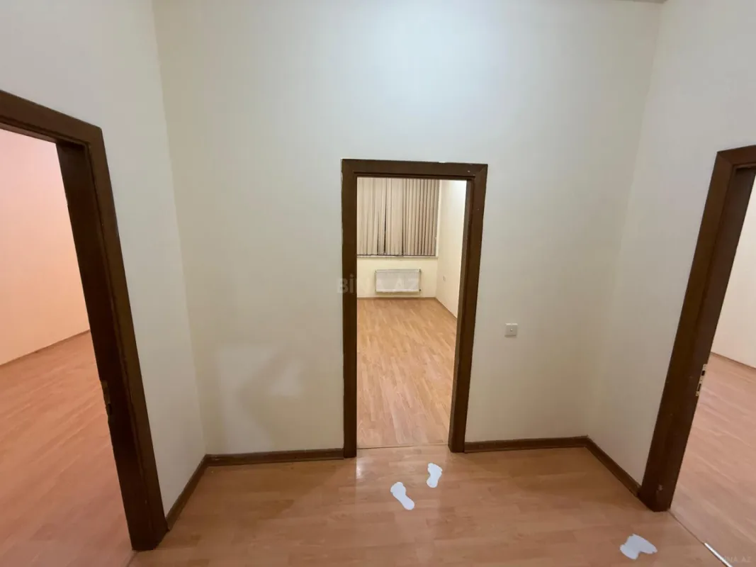 Kirayə verilir 12 otaqlı ofis 250 m²