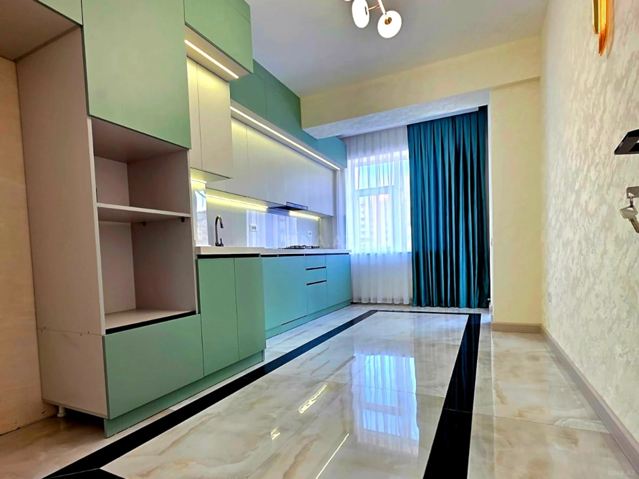 Satılır 3 otaqlı mənzil 128 m²