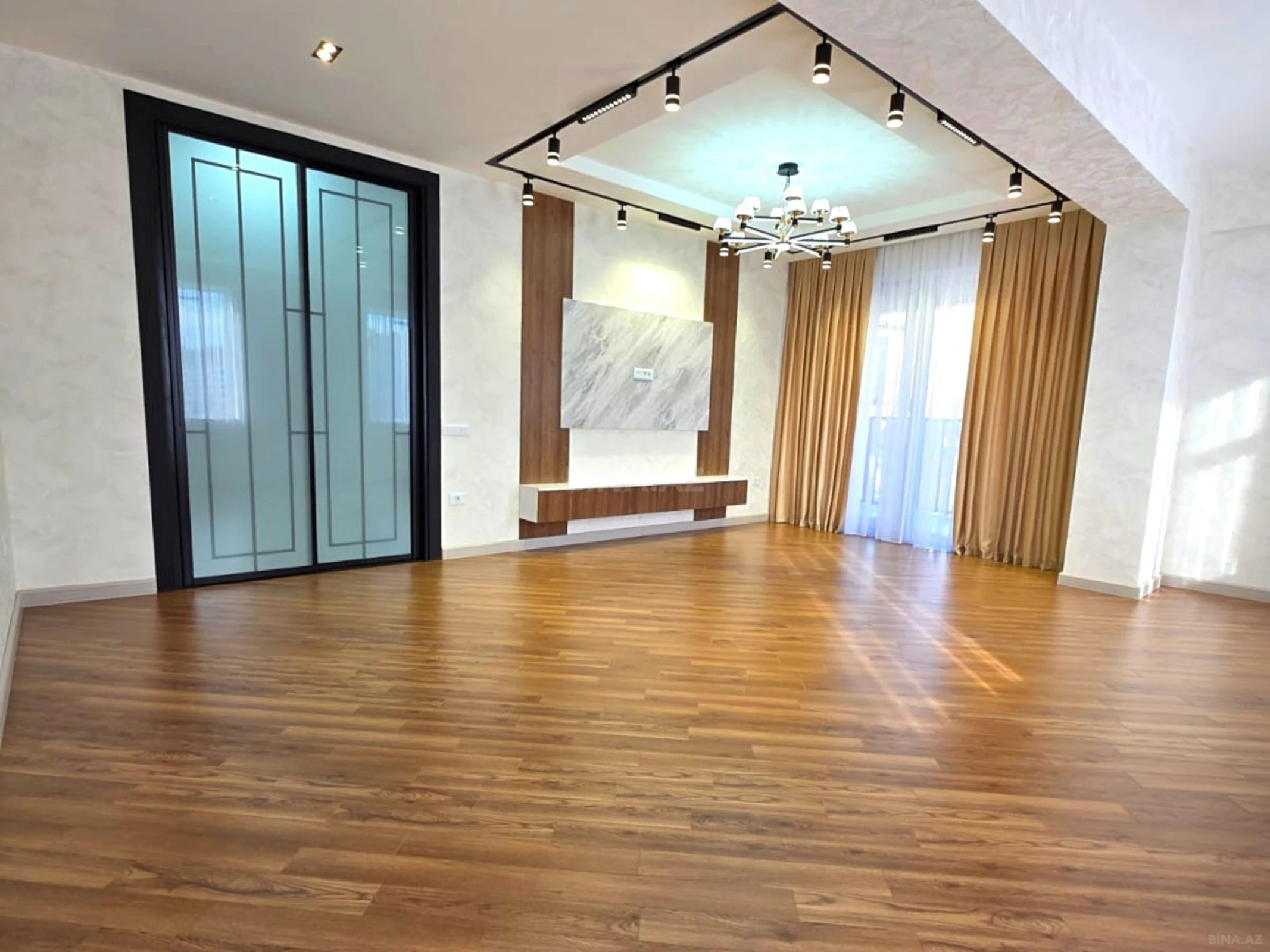 Satılır 3 otaqlı mənzil 128 m²