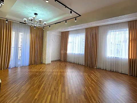 Satılır 3 otaqlı mənzil 128 m² — Bakı, Həzi Aslanov qəs. 3 otaq 128.00 m²