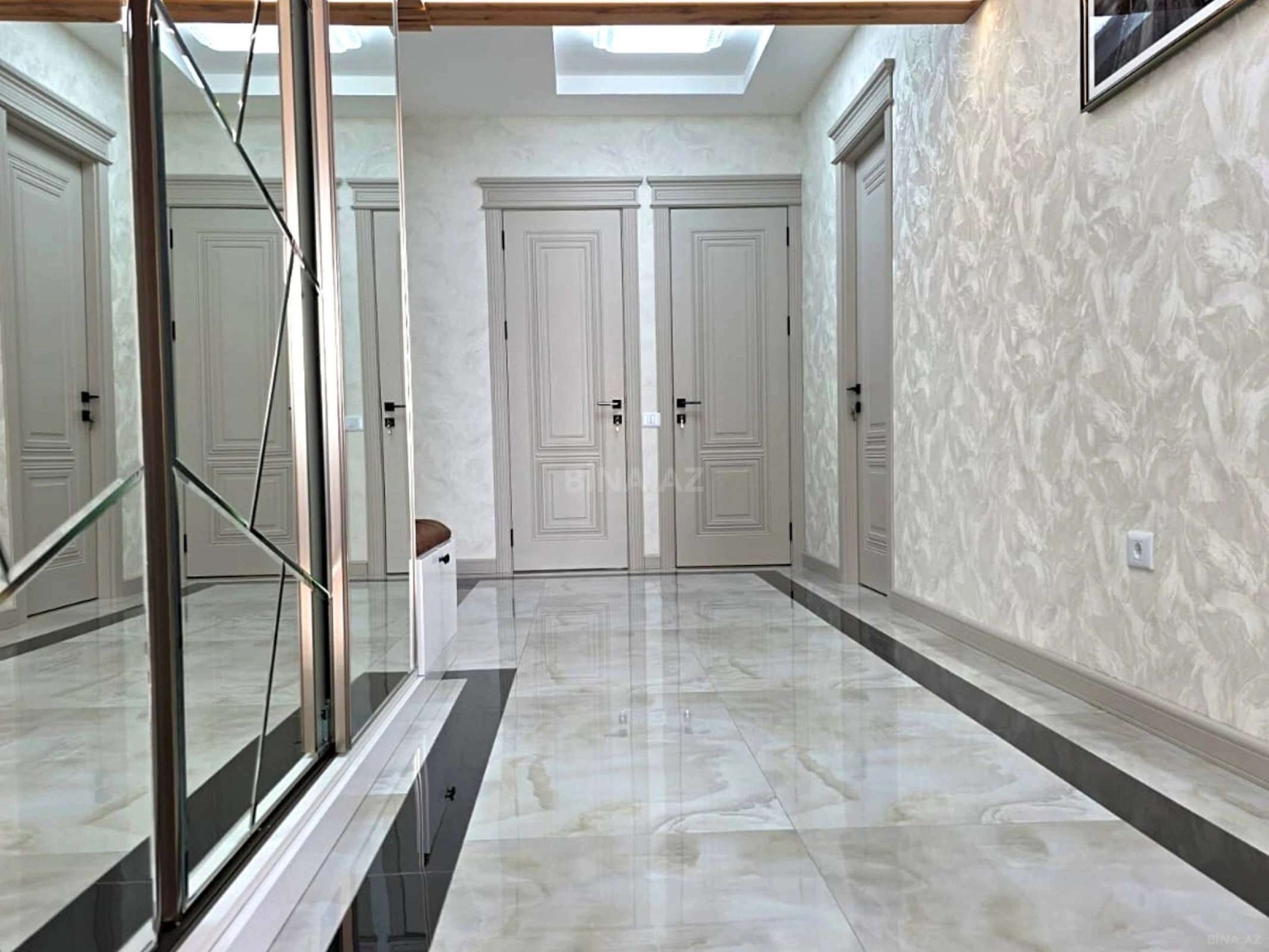 Satılır 3 otaqlı mənzil 128 m²