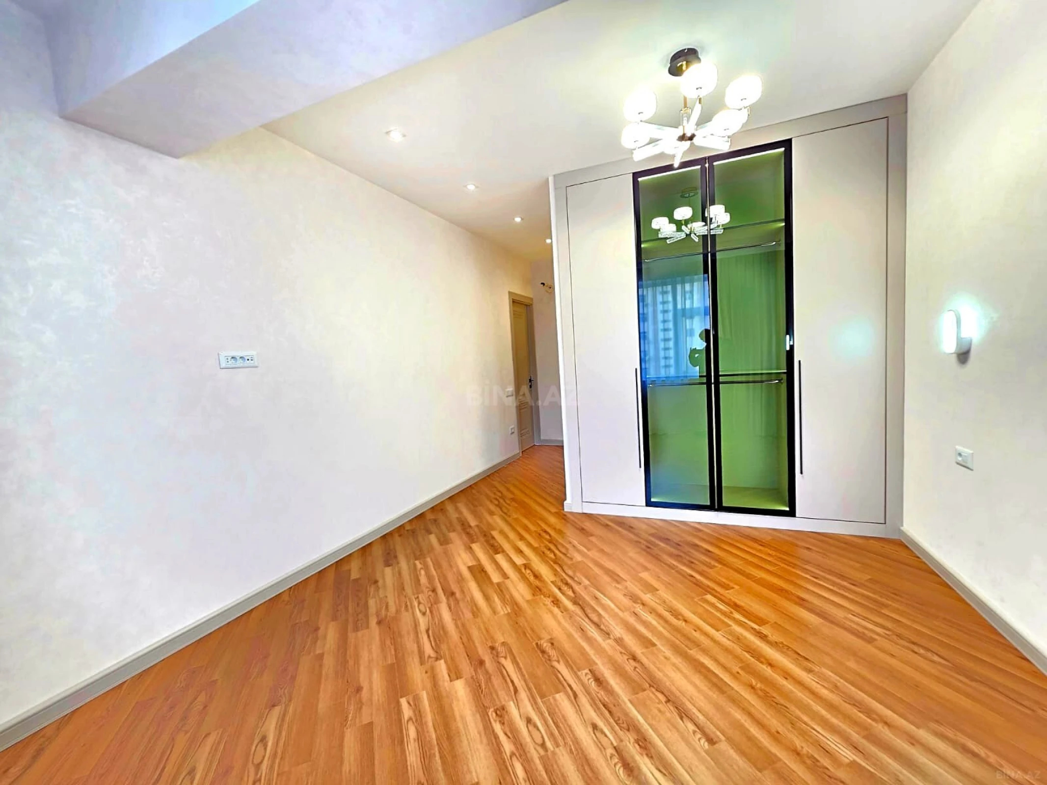 Satılır 3 otaqlı mənzil 128 m²