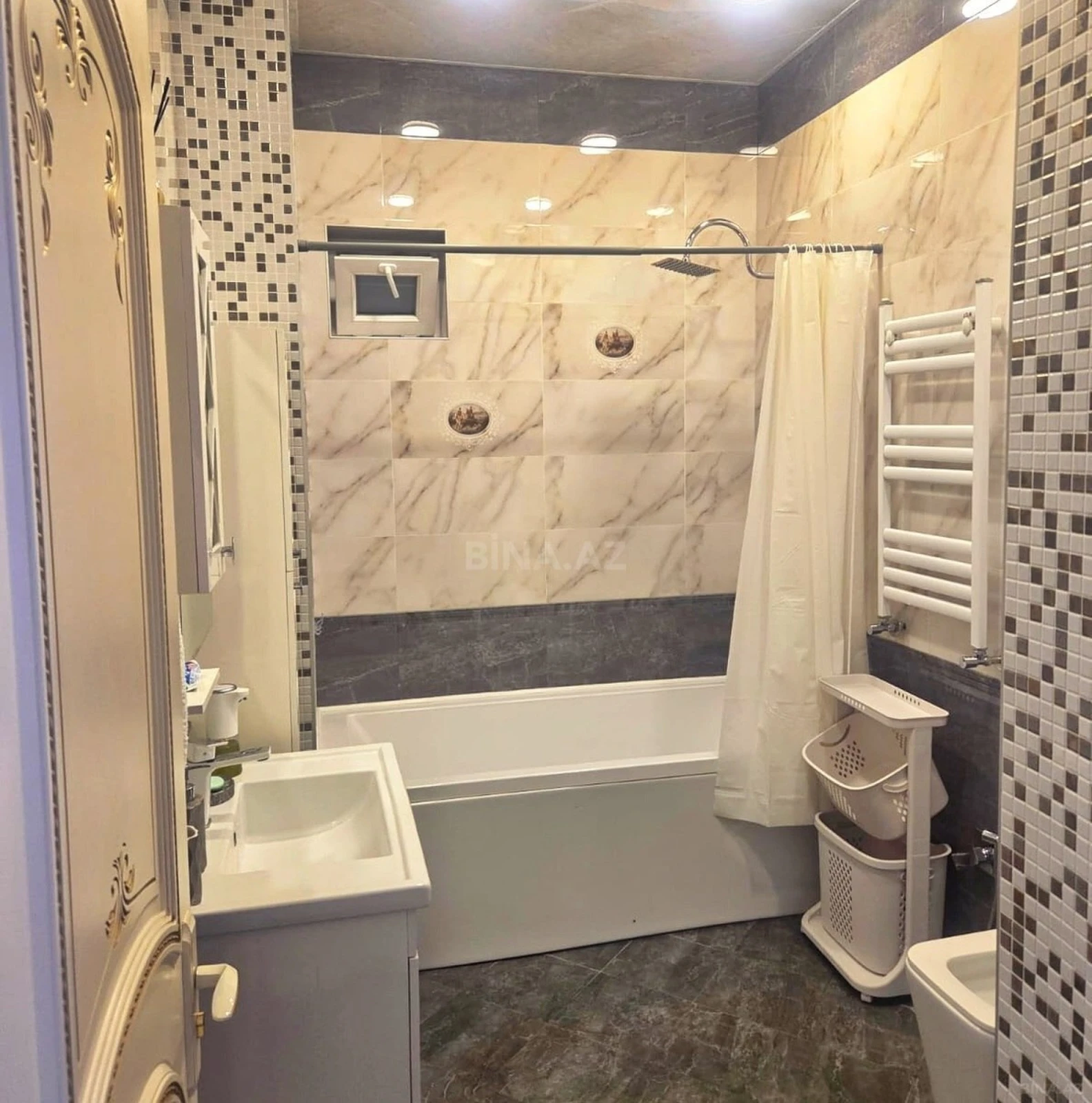 Satılır 11 otaqlı həyət evi 480 m²