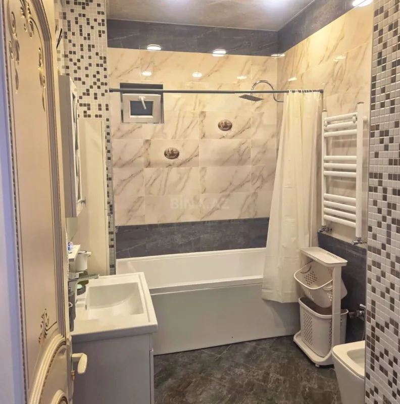 Satılır 11 otaqlı həyət evi 480 m²