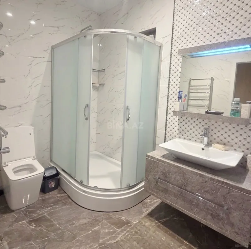 Satılır 11 otaqlı həyət evi 480 m²