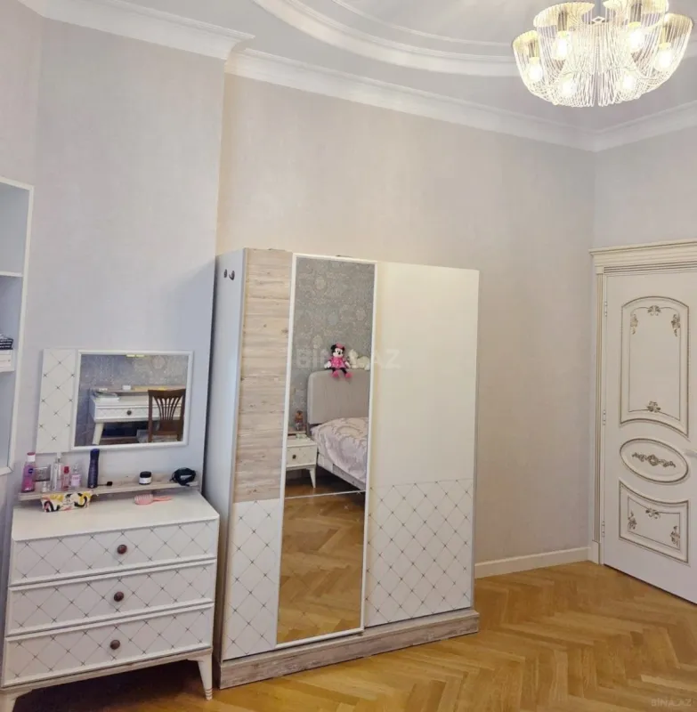 Satılır 11 otaqlı həyət evi 480 m²