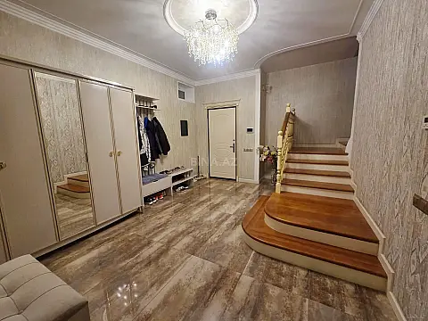 Satılır 11 otaqlı həyət evi 480 m²