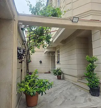 Satılır 11 otaqlı həyət evi 480 m²