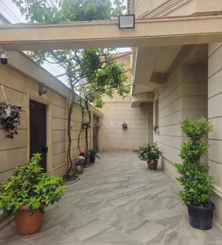 Satılır 11 otaqlı həyət evi 480 m²