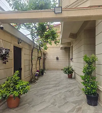 Satılır 11 otaqlı həyət evi 480 m²