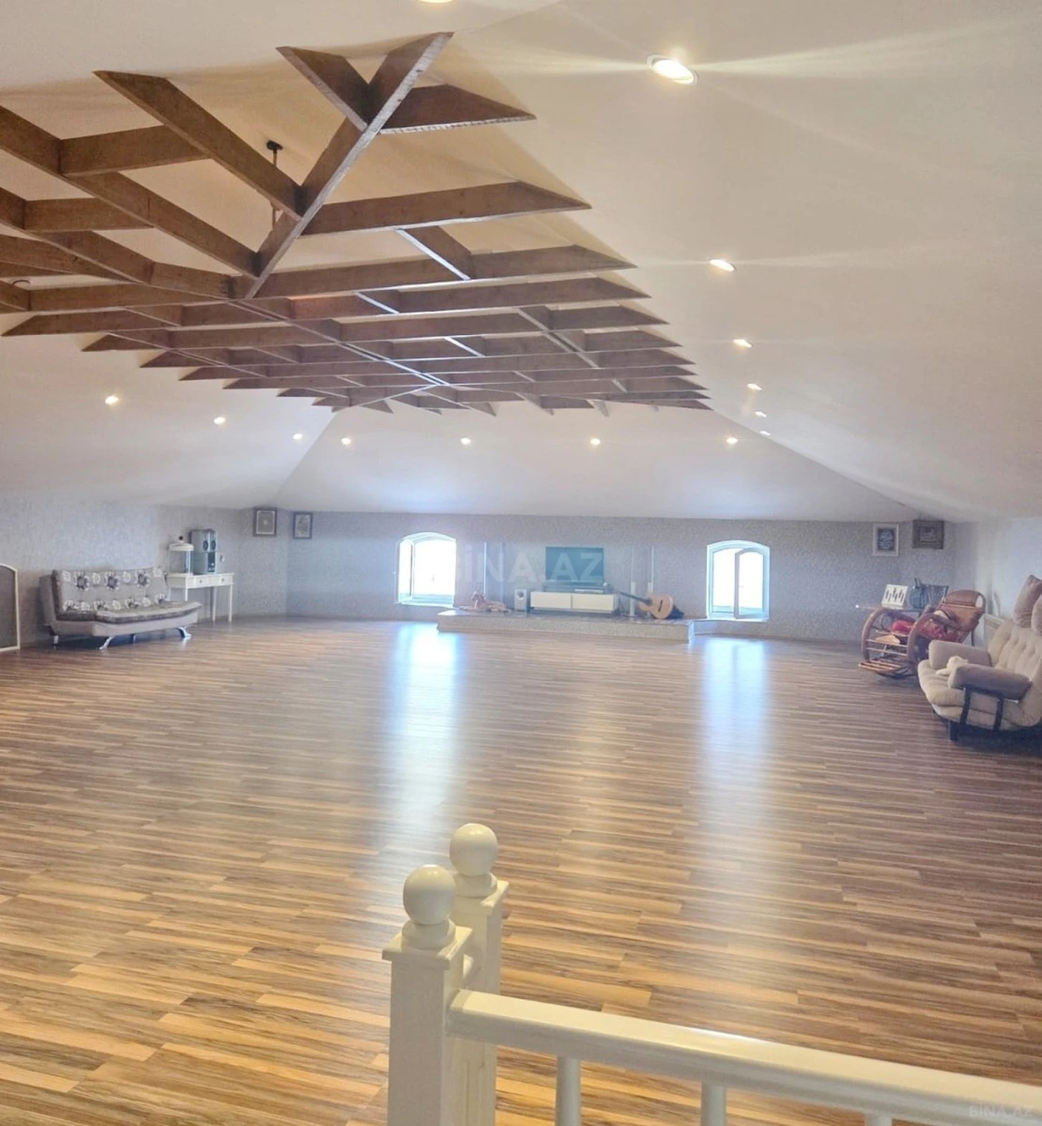 Satılır 11 otaqlı həyət evi 480 m²