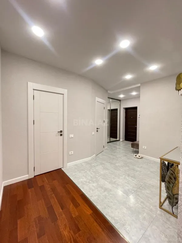 Satılır 3 otaqlı mənzil 126 m²