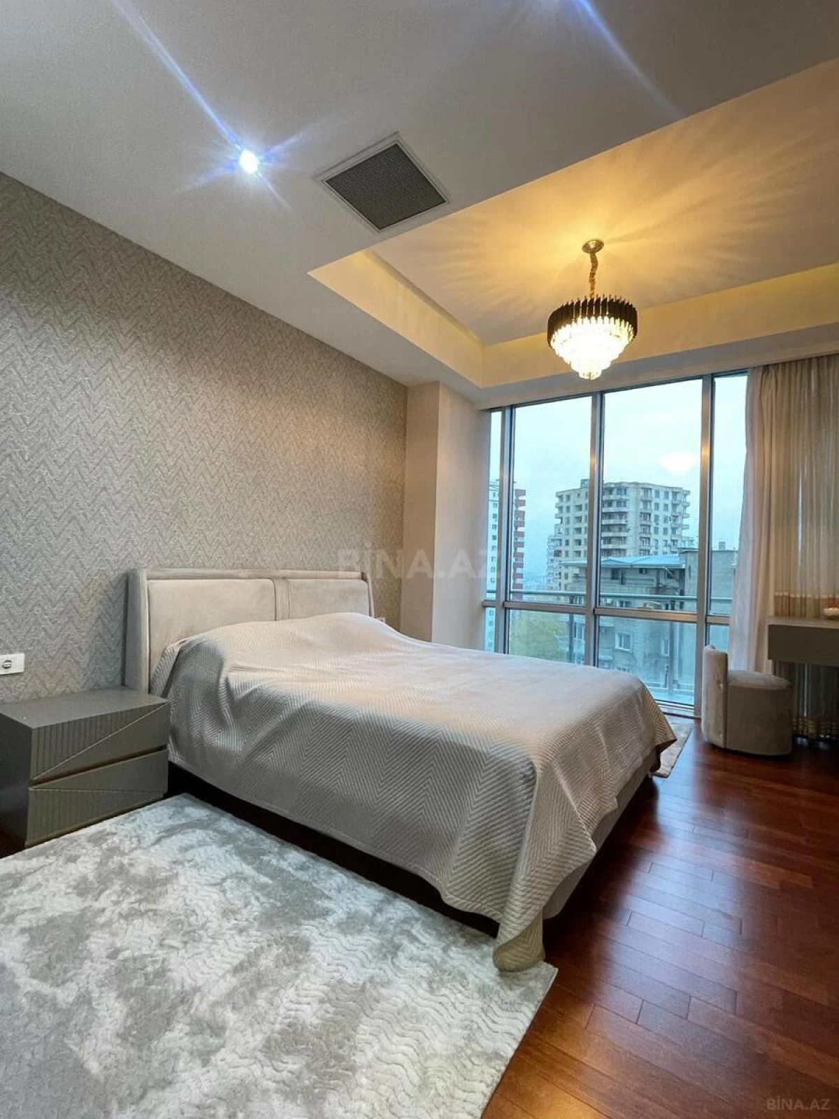 Satılır 3 otaqlı mənzil 126 m²