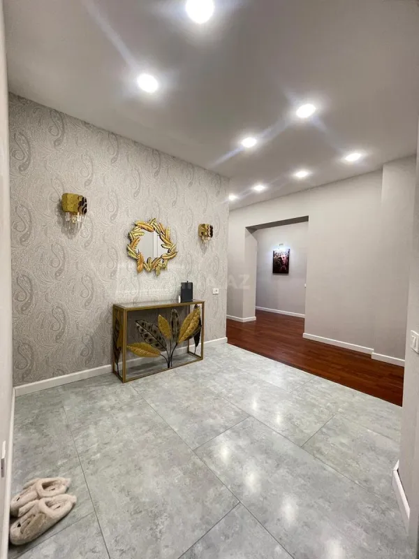 Satılır 3 otaqlı mənzil 126 m²