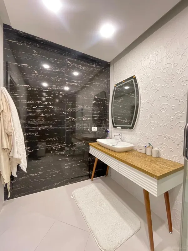 Satılır 3 otaqlı mənzil 126 m²