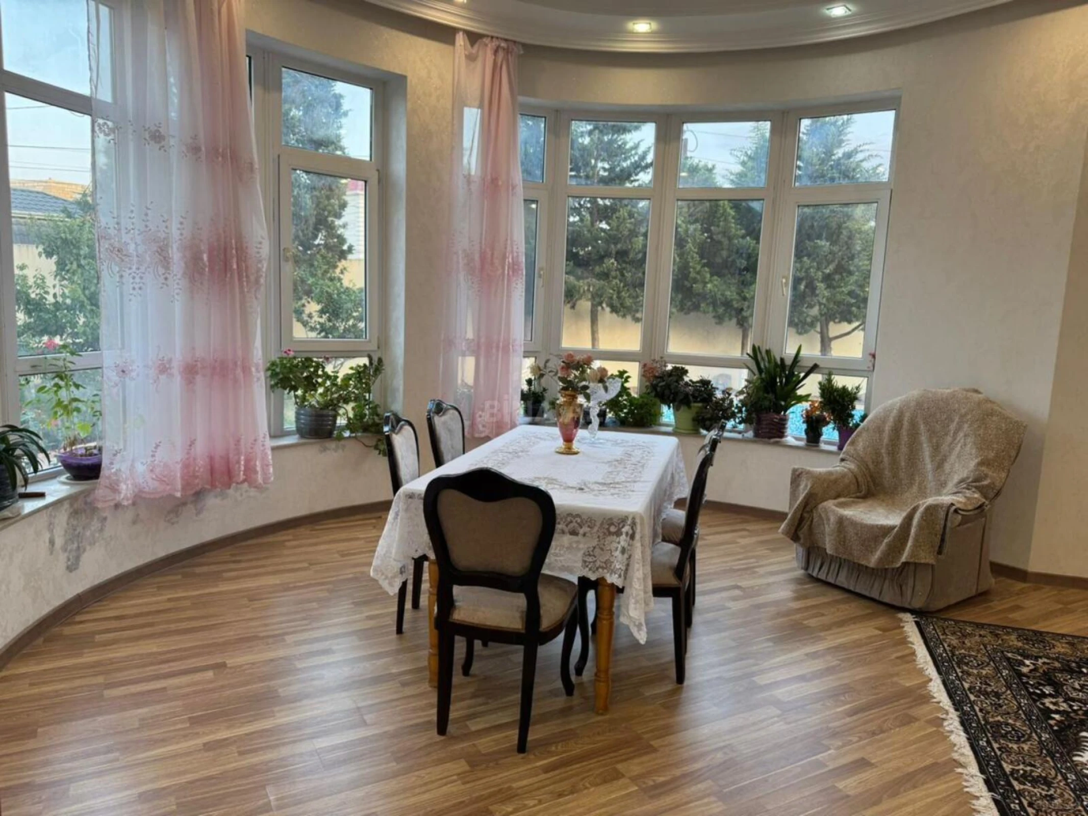 Kirayə verilir 5 otaqlı həyət evi 350 m²