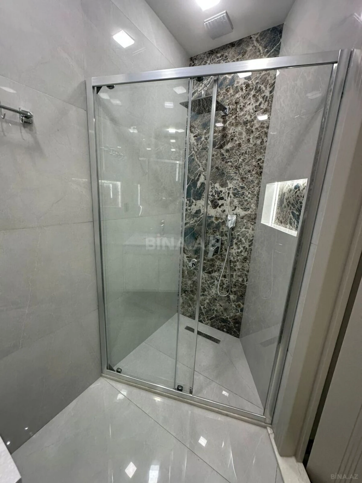 Kirayə verilir 2 otaqlı mənzil 65 m²