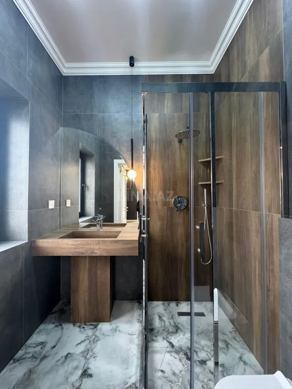 Satılır 6 otaqlı həyət evi 450 m²