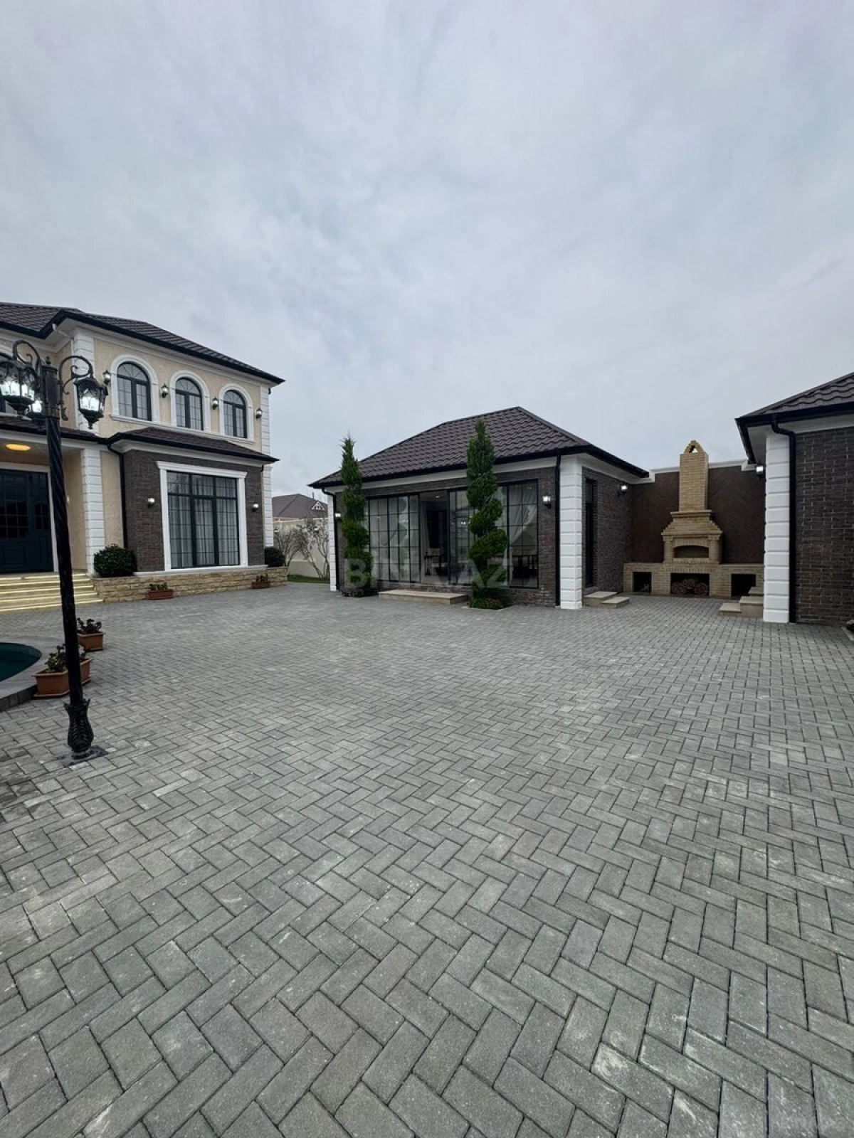 Satılır 6 otaqlı həyət evi 450 m²