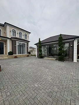 Satılır 6 otaqlı həyət evi 450 m²