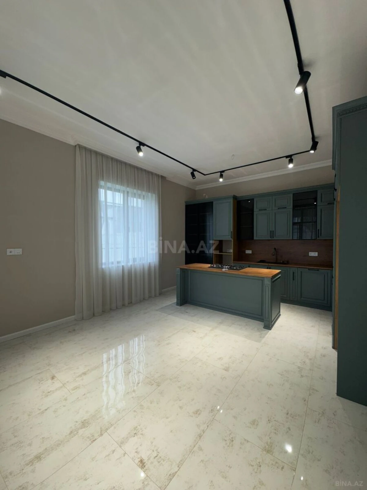 Satılır 6 otaqlı həyət evi 450 m²