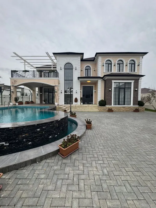 Satılır 6 otaqlı həyət evi 450 m²