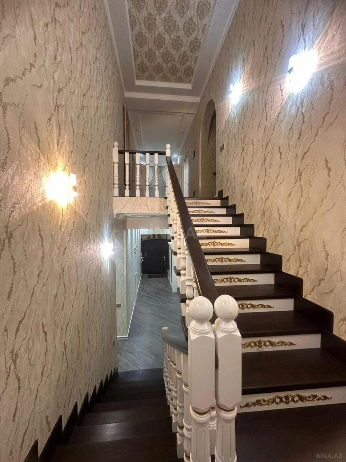 Satılır 6 otaqlı həyət evi 420 m²