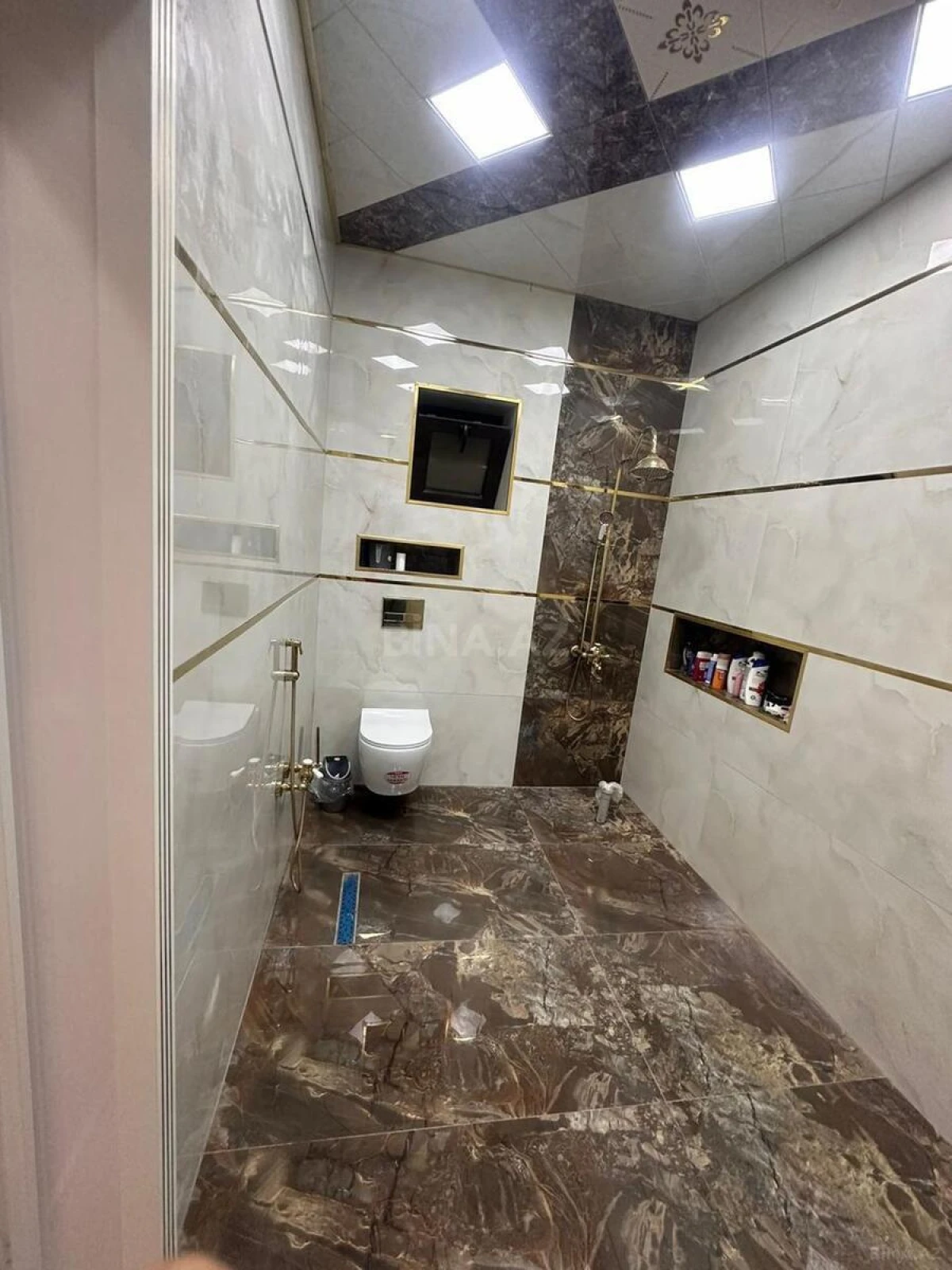 Satılır 6 otaqlı həyət evi 420 m²