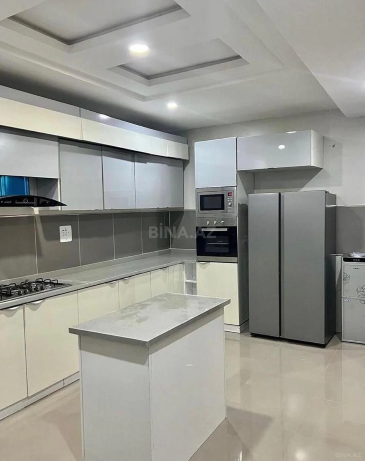 Kirayə verilir 3 otaqlı mənzil 145 m²