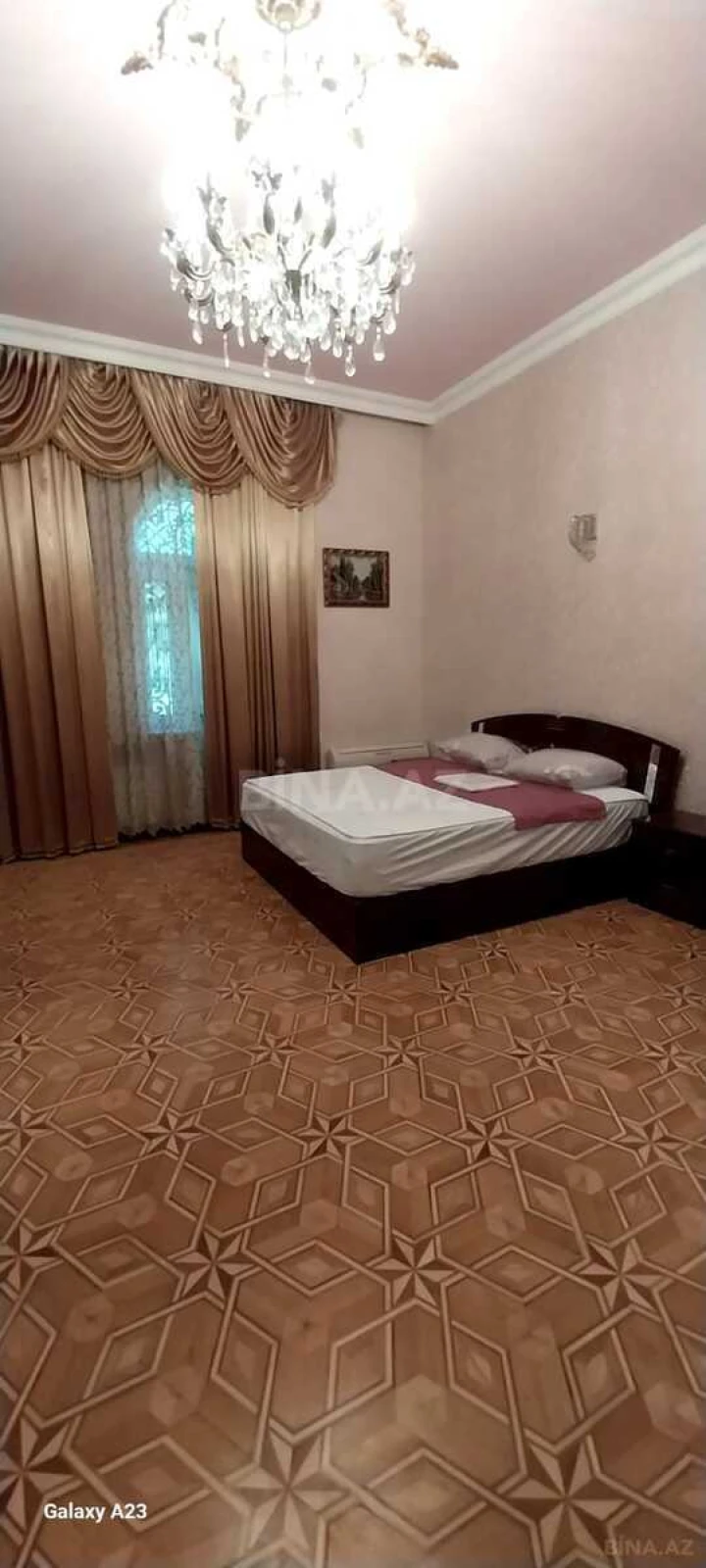 Satılır 8 otaqlı həyət evi 650 m²