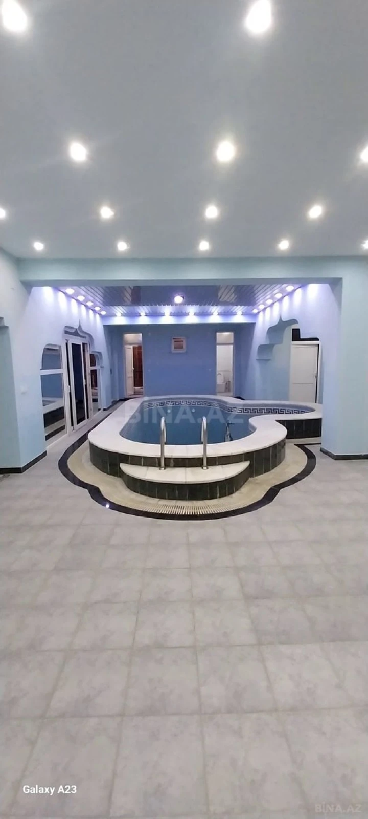 Satılır 8 otaqlı həyət evi 650 m²