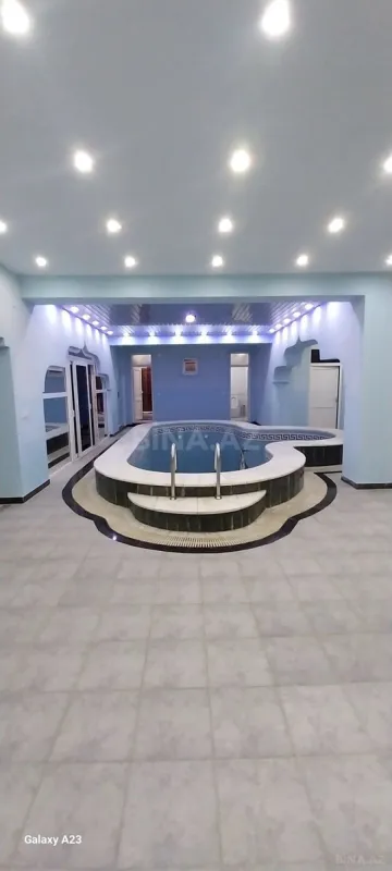 Satılır 8 otaqlı həyət evi 650 m²