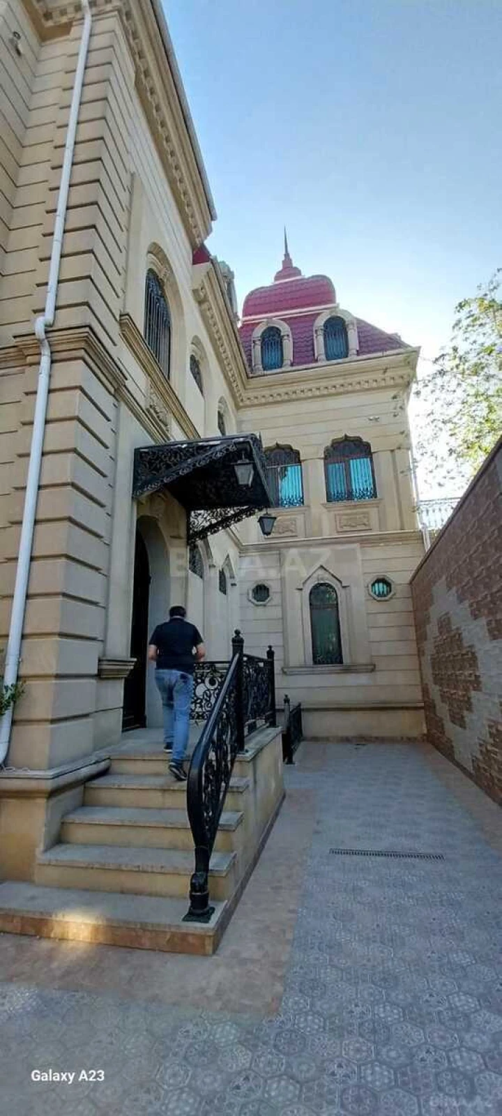 Satılır 8 otaqlı həyət evi 650 m²