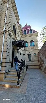 Satılır 8 otaqlı həyət evi 650 m²